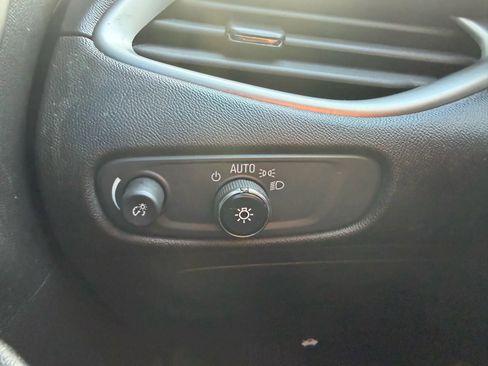 Used 2022 Chevrolet Malibu LT FWD image 17