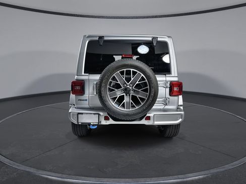 Used 2022 Jeep Wrangler Unlimited Sahara AWD/4WD image 7