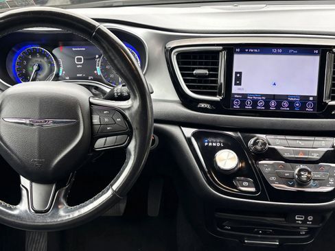 Used 2019 Chrysler Pacifica Touring-L Plus w/ S Appearance Package image 12