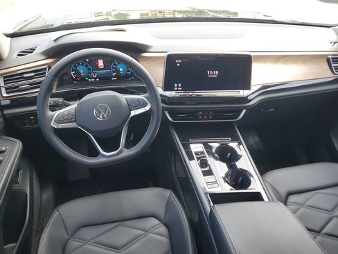 Certified 2024 Volkswagen Atlas SE w/ Panoramic Sunroof Package FWD image 3