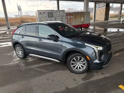 Used 2019 Cadillac XT4 Premium Luxury image 2