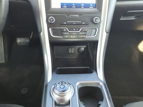 Used 2020 Ford Fusion SE FWD image 25