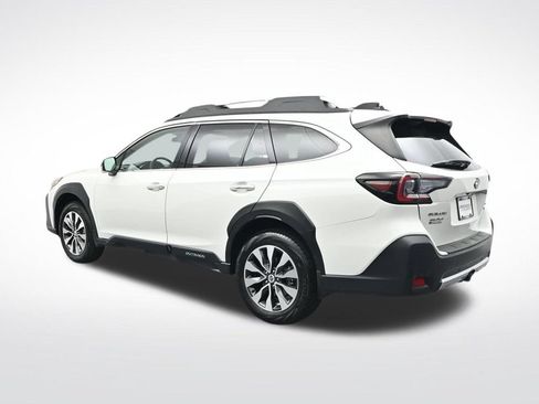 Used 2025 Subaru Outback Touring AWD/4WD image 6