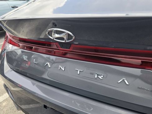 Used 2023 Hyundai Elantra SEL FWD image 9