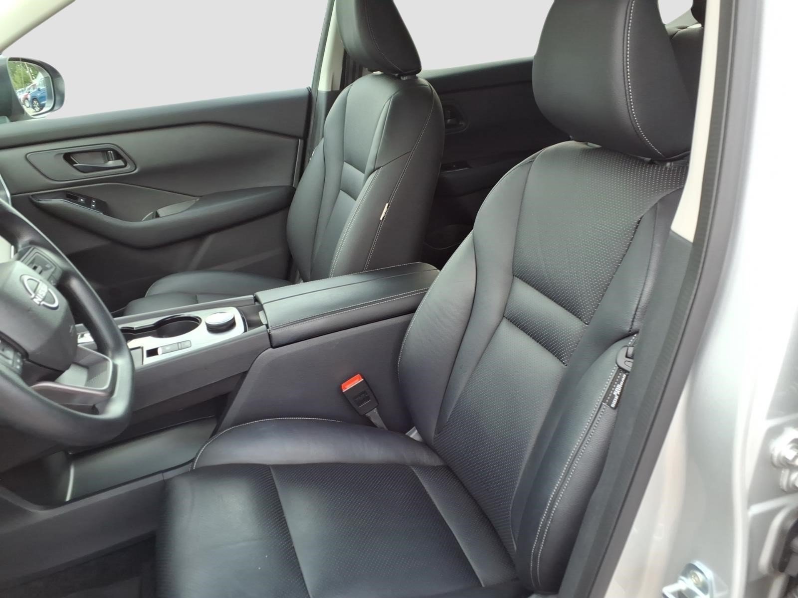 Used 2025 Nissan Rogue S AWD/4WD image 10