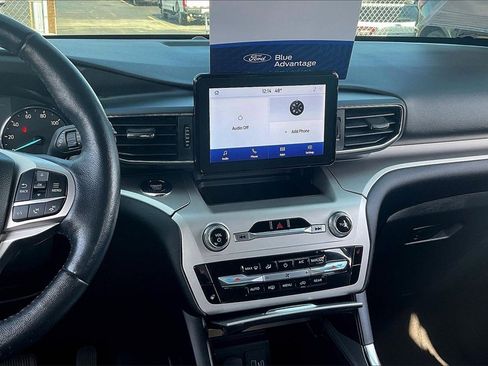 Certified 2022 Ford Explorer XLT w/ Equipment Group 202A image 5