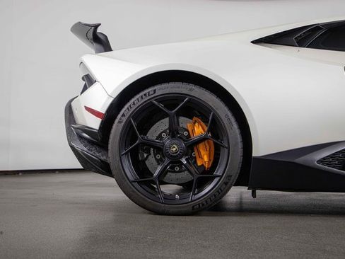 Used 2018 Lamborghini Huracan Performante image 11