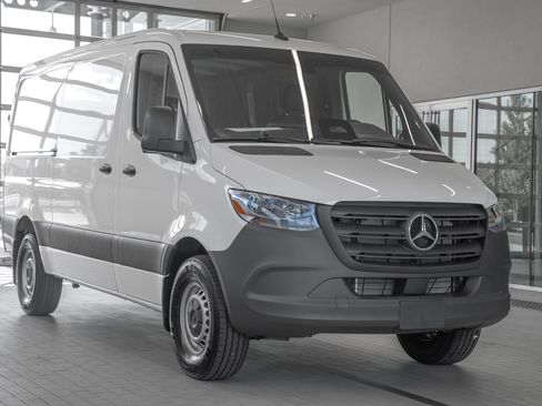 Used 2025 Mercedes-Benz Sprinter 2500 image 20