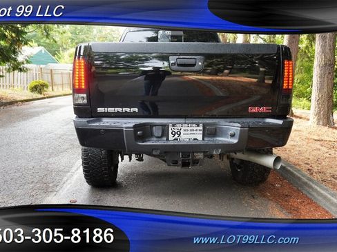 Used 2014 GMC Sierra 2500 Denali w/ Suspension Package, Off-Road AWD/4WD image 11