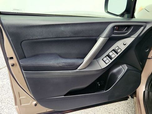 Used 2015 Subaru Forester 2.5i Premium w/ All-Weather Package image 10