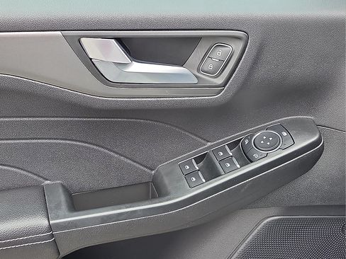 Certified 2025 Ford Escape SE FWD image 13