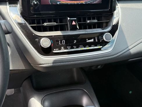 Used 2025 Toyota Corolla SE FWD image 16