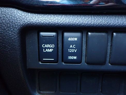 Used 2021 Nissan Titan SV w/ SV Convenience Package image 21