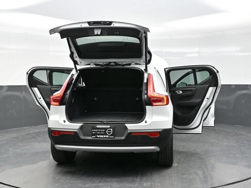 Used 2025 Volvo XC40 B5 Core AWD/4WD image 41