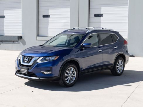 Used 2017 Nissan Rogue SV AWD/4WD image 3