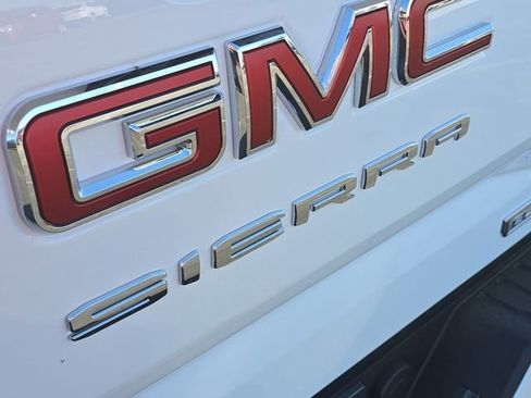 Used 2025 GMC Sierra 1500 Elevation image 31