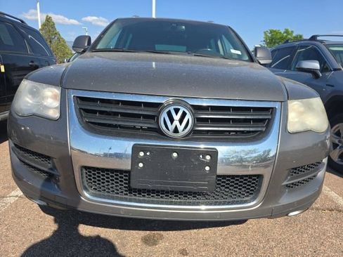 Used 2010 Volkswagen Touareg TDI AWD/4WD image 2
