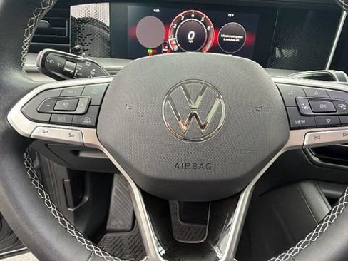 Used 2026 Volkswagen Tiguan SE AWD/4WD image 23