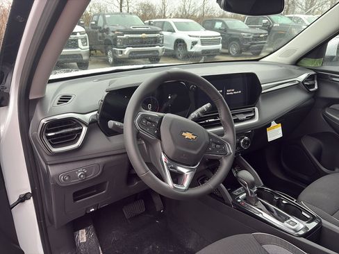 New 2026 Chevrolet TrailBlazer LT w/ Convenience Package FWD image 6