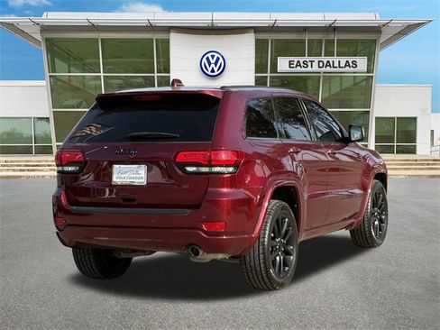 Used 2022 Jeep Grand Cherokee Laredo X image 3