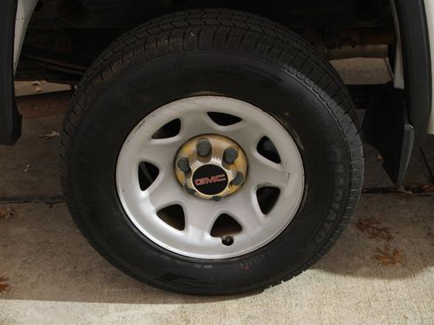 Used 2015 GMC Sierra 1500 2WD Regular Cab image 20