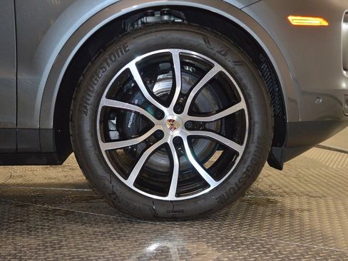Certified 2025 Porsche Cayenne Coupe image 16