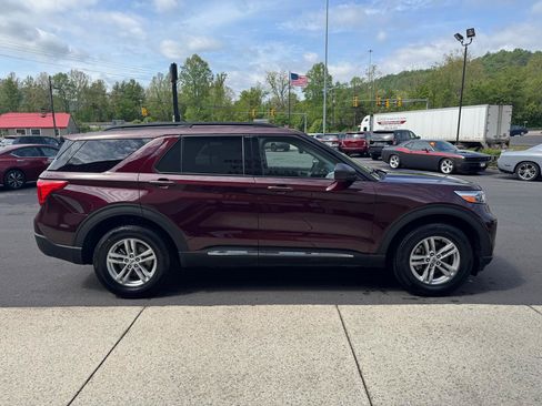 Used 2022 Ford Explorer XLT w/ Equipment Group 202A AWD/4WD image 8
