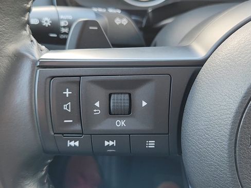Used 2025 Nissan Pathfinder SV AWD/4WD image 12