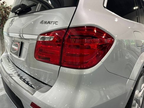 Used 2016 Mercedes-Benz GL 550 4MATIC image 34