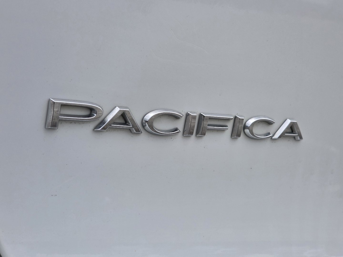 Used 2018 Chrysler Pacifica Touring-L FWD image 16