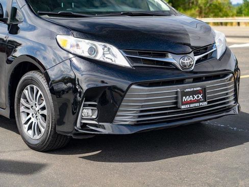 Used 2020 Toyota Sienna XLE image 6