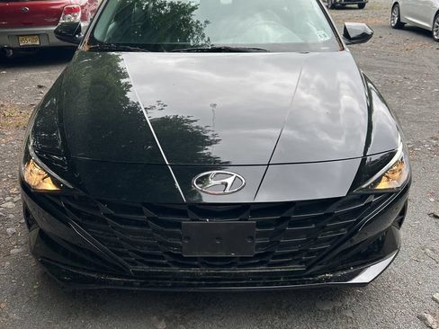 Used 2023 Hyundai Elantra SE FWD image 2