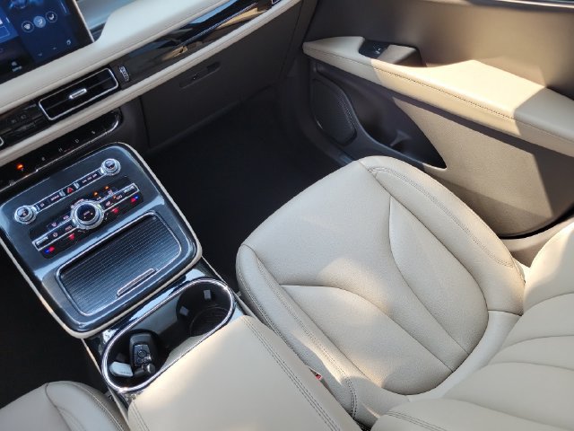 Certified 2023 Lincoln Nautilus AWD w/ Premium Package image 28