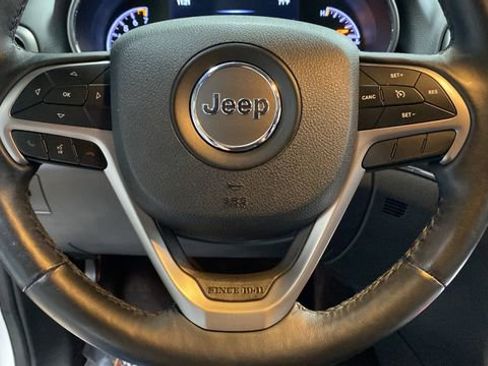 Used 2018 Jeep Grand Cherokee Limited AWD/4WD image 16