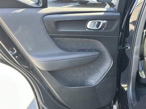 Certified 2025 Volvo XC40 B5 Plus w/ Protection Package Premier image 20