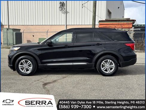 Used 2023 Ford Explorer XLT w/ Equipment Group 202A image 2