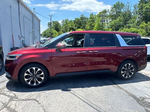 Used 2022 Kia Carnival EX FWD image 3