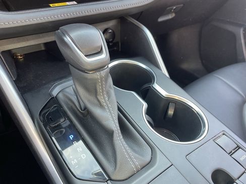 Used 2023 Toyota Highlander XLE image 6