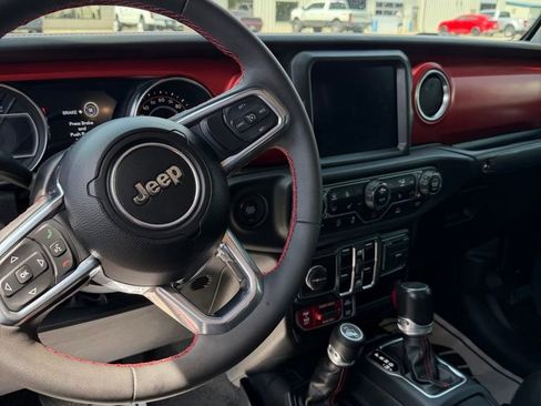 Used 2023 Jeep Gladiator Rubicon w/ Cold Weather Group AWD/4WD image 2
