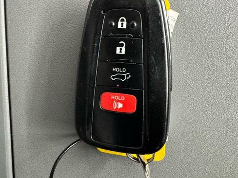 Used 2023 Toyota Highlander LE AWD/4WD image 47