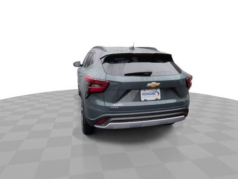Certified 2025 Chevrolet Trax LT FWD image 7