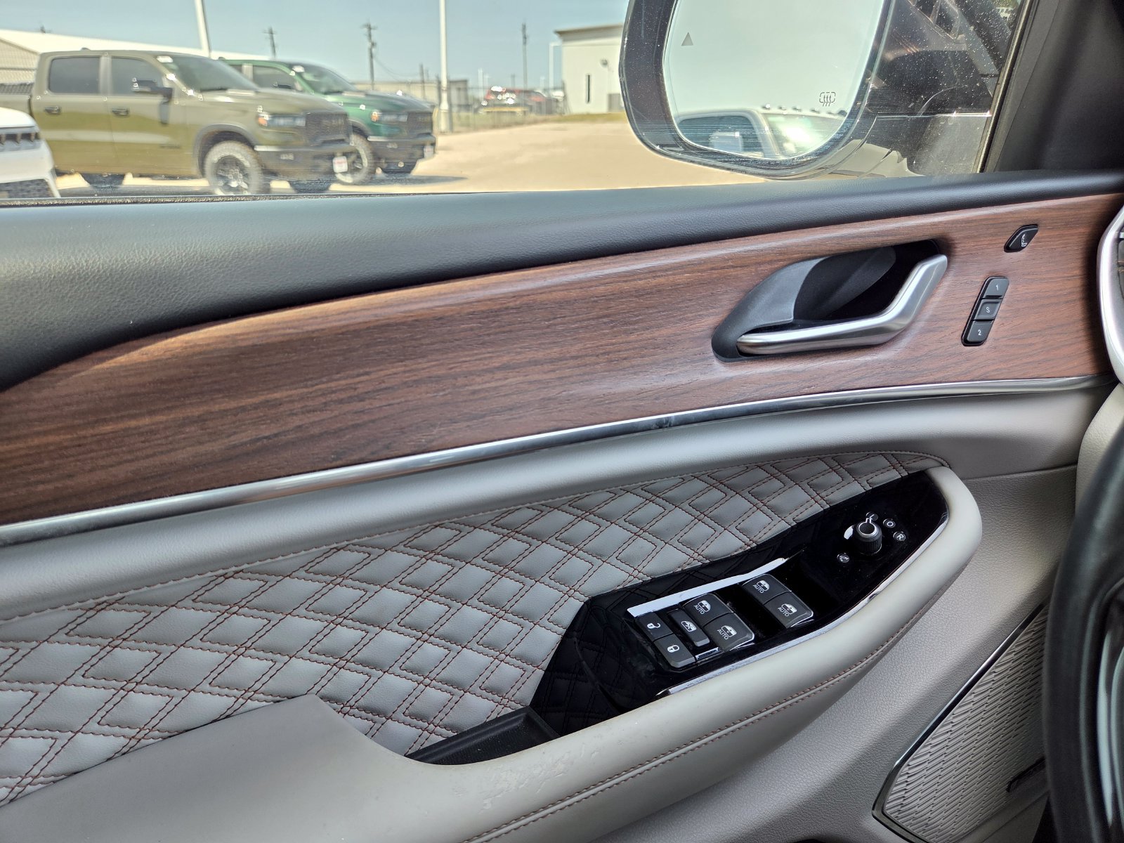 Used 2022 Jeep Grand Cherokee Summit RWD image 45