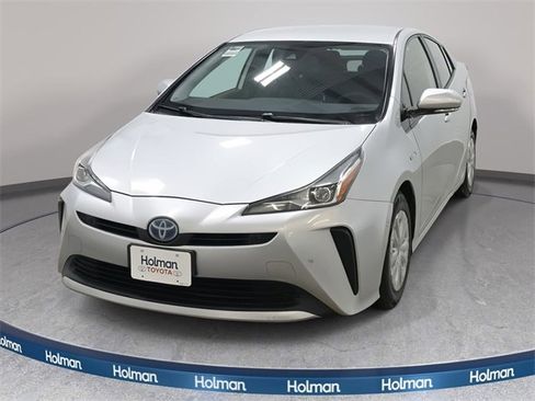 Used 2020 Toyota Prius LE image 3