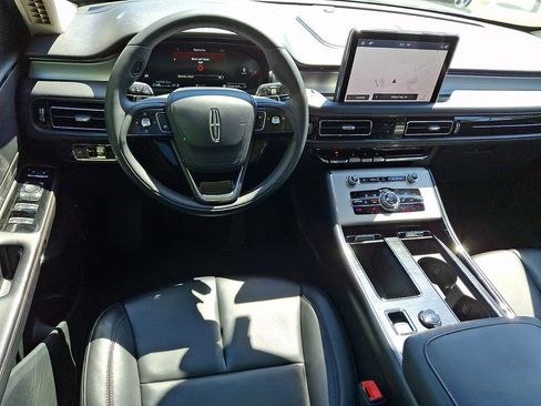 Used 2023 Lincoln Aviator AWD w/ Premium Package image 18