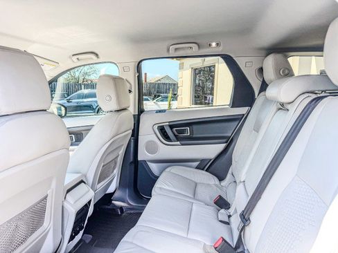 Used 2017 Land Rover Discovery Sport SE image 6