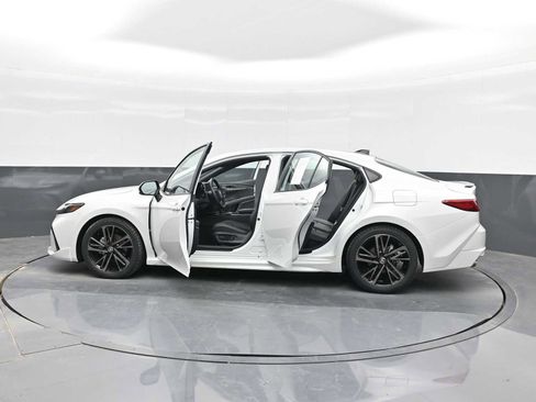 Used 2025 Toyota Camry XSE image 40