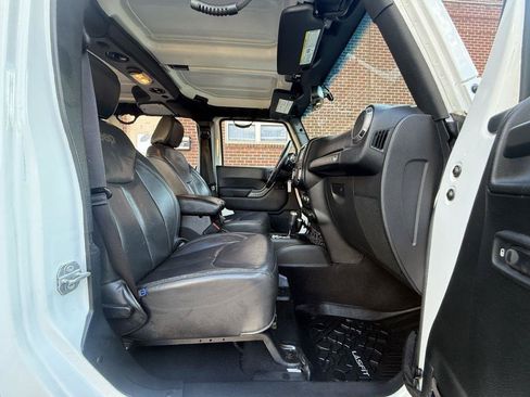 Used 2017 Jeep Wrangler Unlimited Sport w/ Quick Order Package 24S AWD/4WD image 18