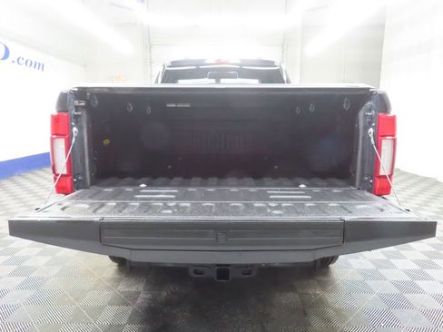 Used 2022 Ford F250 Lariat w/ Black Appearance Pkg AWD/4WD image 38
