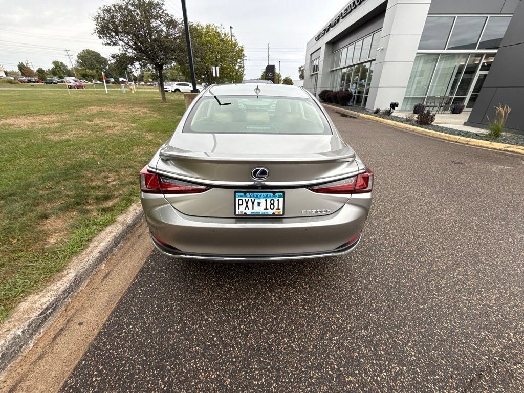 Used 2019 Lexus ES 300h FWD image 8