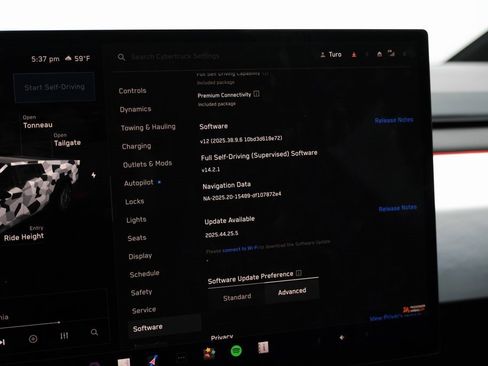 Used 2024 Tesla Cybertruck AWD Crew Cab image 29